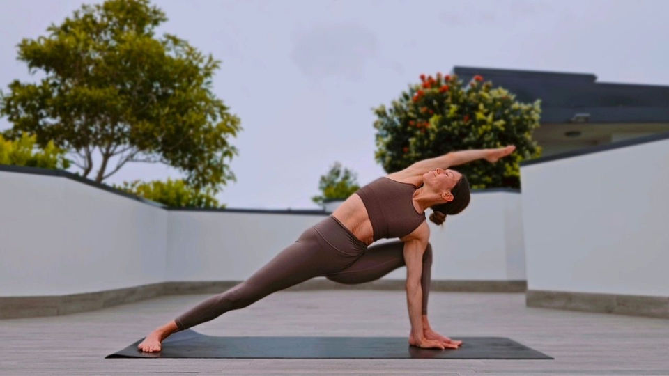 65. Morning Stretch & Hip Opening (Beginner/Intermediate)